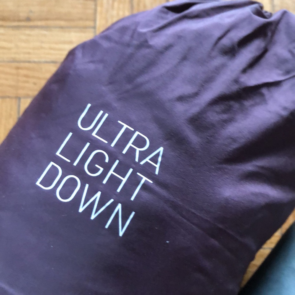 2 Uniqlo down jackets - Picture 3 of 3